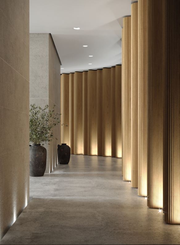 zid lobi hotela koji je obložen fleski medijapan panela u stubovima